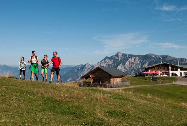 ÖFFNUNGSZEITEN
Anfang Juli – Oktober 2025
DETAILS – siehe www.3laendereck.at   
Das Dreiländereck bildet den Schnittpunkt dreier Länder: Kärnten (Österreich) im Norden, Slowenien im Süd-Osten und Friaul (Italien) im Süd-Weste…