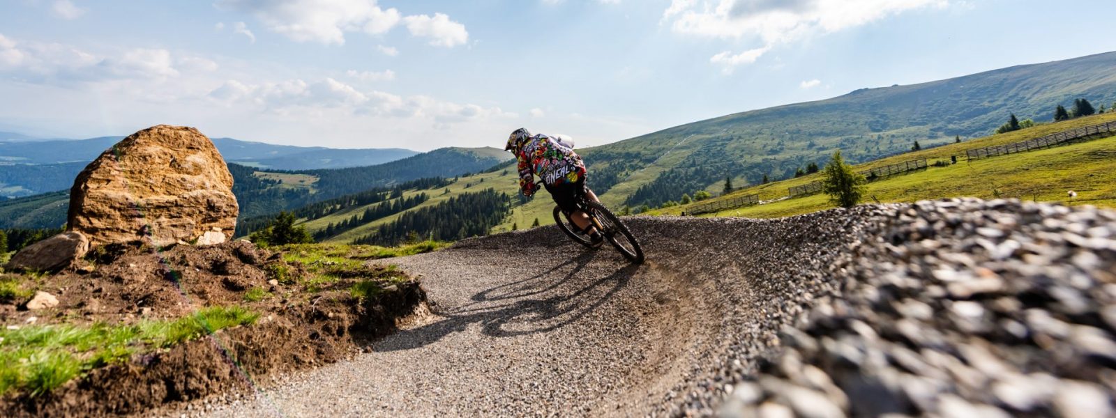 Prächtige Almen, herrliches Berg-Panorama und zwei lässige Flow Trails