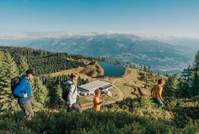 ÖFFNUNGSZEITEN – Sommer-Seilbahnbetrieb am Goldeck:
Do.30.Mai – So.2.Juni | Fr.7. – So.9.Juni | Fr.14. – So.16.Juni 2024
Fr.21.Juni – So.8.September 2024
Nur bei Schönwetter: jeweils Freitag – Sonntag, 13.S…