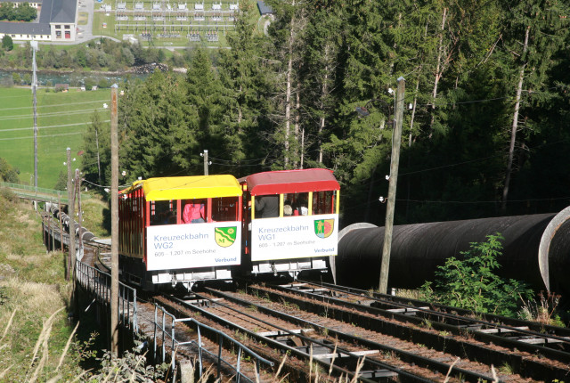 ÖFFNUNGSZEITEN – Sommer-Seilbahnbetrieb am Kreuzeck:
4. Juni – 22. September 2024 (täglich außer Montag)
DETAILS   
Die Kreuzeckbahn in Kolbnitz ist ein idealer Ausgangspunkt für Wanderer. Per Standseilbahn geht es binnen 11 …