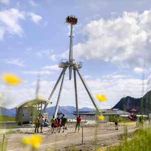 Die riesige Almschaukel "Dondolo" auf der Tressdorfer Alm am Nassfeld