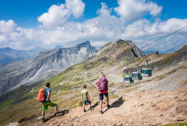 ÖFFNUNGSZEITEN – Sommer-Seilbahnbetrieb am Ankogel:
23. Mai – 31. Oktober 2026
DETAILS
Der Ankogel ist das Wander- & Bergsteigerparadies im Nationalpark Hohe Tauern. Hier schweift der Blick über die herrliche Landschaf…