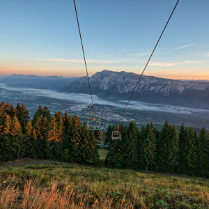 Mit der 3er-Sesselbahn geht es vom Tal bis zur Bergstation des Dreiländerecks