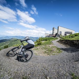 Der Start des Flow Country Trails auf der Kaiserburg in Bad Kleinkirchheim