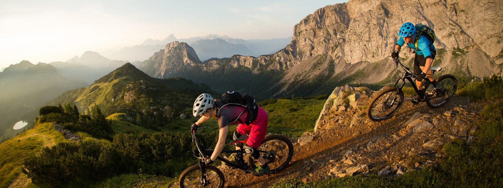 Mountainbiken am Nassfeld. Im Hintergrund der Rosskofel