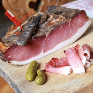 Nassfeld - original Gailtaler Speck und original Gailtaler Almkäse sind zwei der kulinarischen Spezialitäten, die auf den Almen am Nassfeld genossen werden können