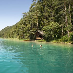 Weissensee - Schwimmgenuss im glasklaren, türkisen Seewasser